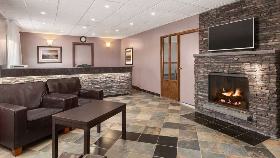 Travelodge Meadow Lake Lobby