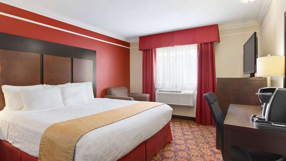 Travelodge Meadow Lake Room
