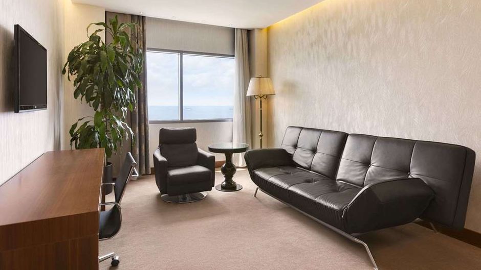 Ramada Hotel & Suites Istanbul Atakoy Suite