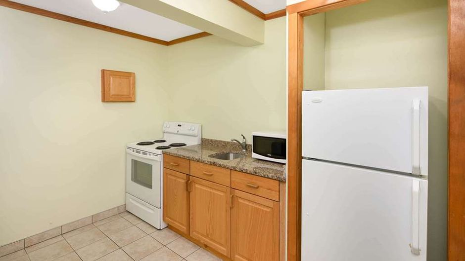 Travelodge Sportsman Lodge Suite