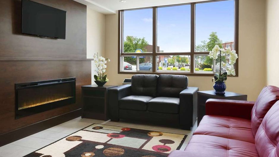 Days Inn & Suites North Bay Lobby