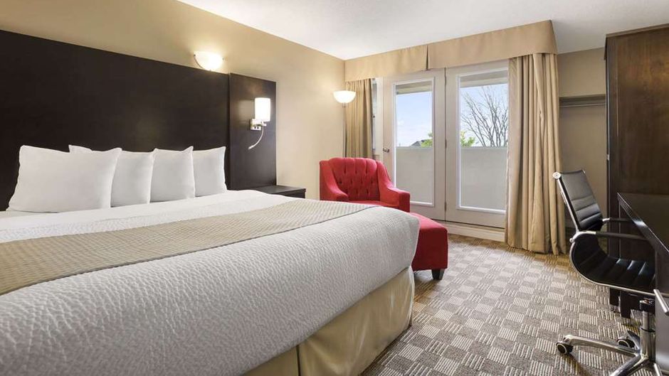 Days Inn & Suites North Bay Room