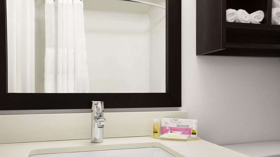 Days Inn & Suites North Bay Room