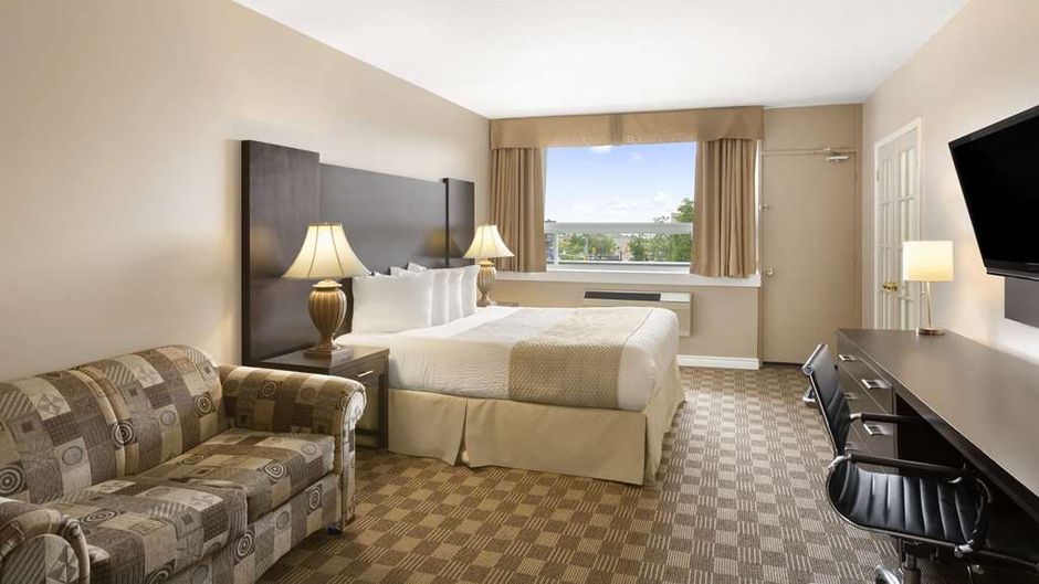 Days Inn & Suites North Bay Suite