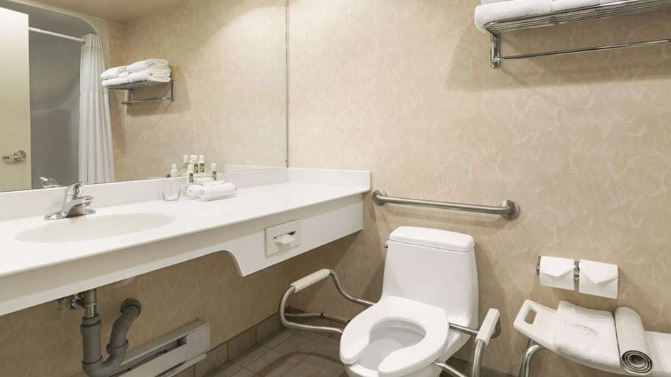 Travelodge Spruce Grove Room