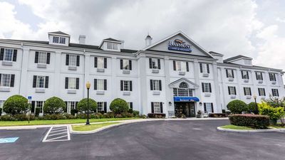 Baymont Inn & Suites Lakeland