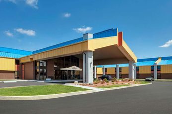 Baymont Inn & Suites Muncie