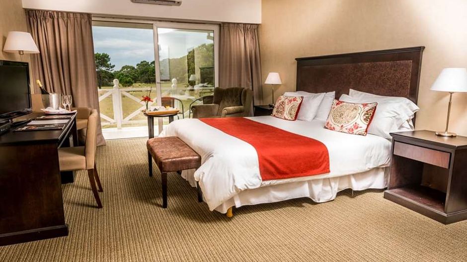Howard Johnson Hotel & Convention Center Room