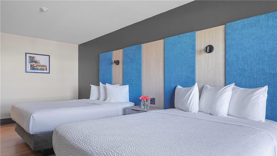 Ramada Jordan/Beacon Harbourside Resort Room