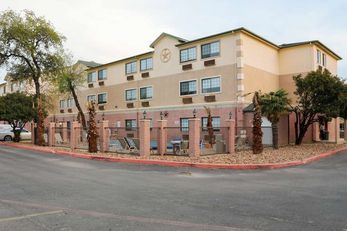 Days Inn & Suites San Antonio North