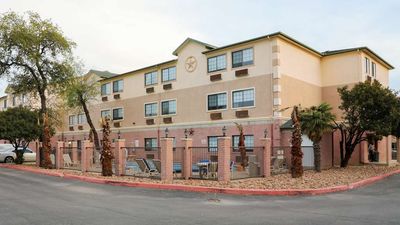Days Inn & Suites San Antonio North