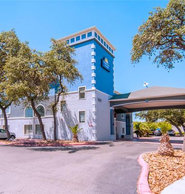 Days Inn & Suites San Antonio North