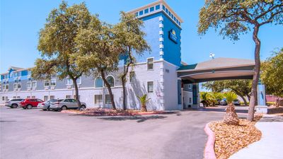 Days Inn & Suites San Antonio North