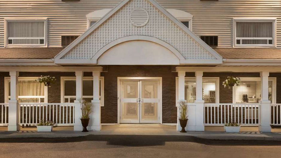 Travelodge Suites New Glasgow Exterior