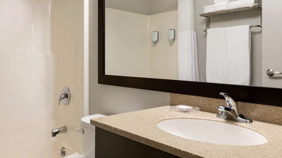 Travelodge Suites New Glasgow Room