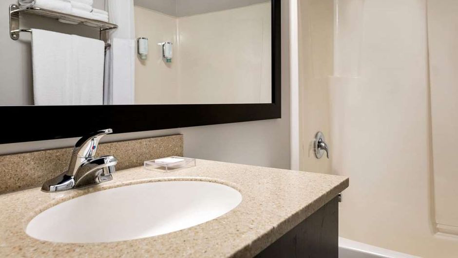 Travelodge Suites New Glasgow Room