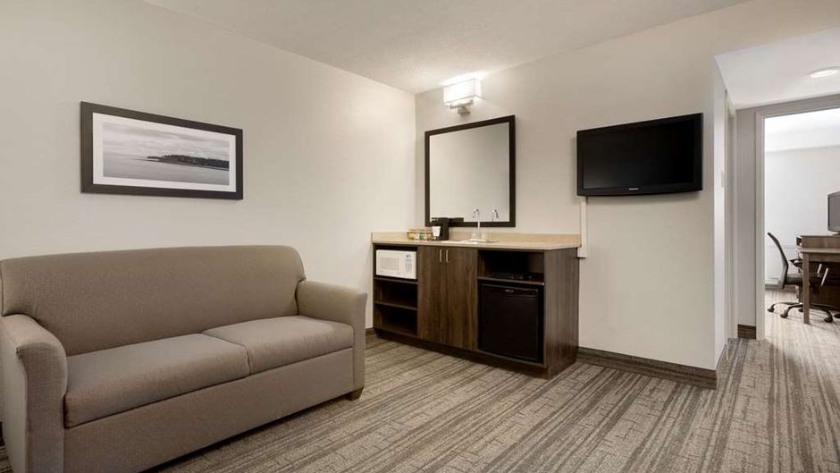 Travelodge Suites New Glasgow Suite