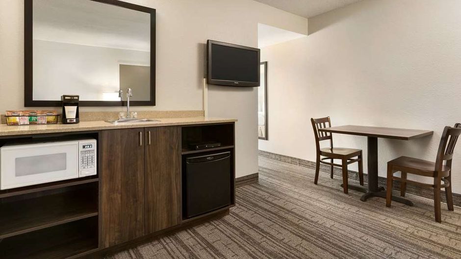 Travelodge Suites New Glasgow Suite