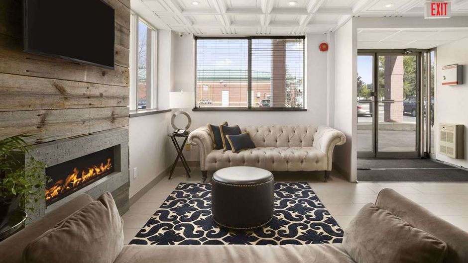 Days Inn Stouffville Lobby
