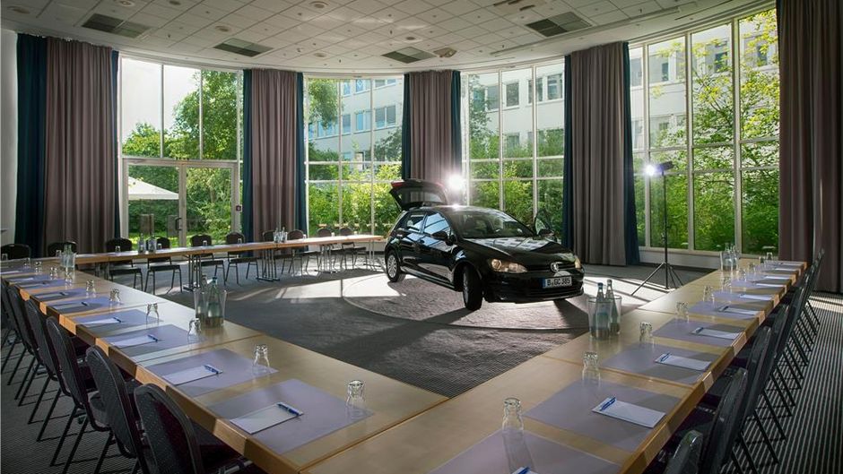 Wyndham Hannover Atrium Exterior