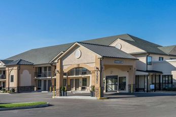 Baymont Inn & Suites Clarksville