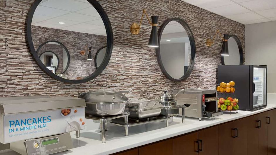 Microtel Inn & Suites Lloydminster Restaurant