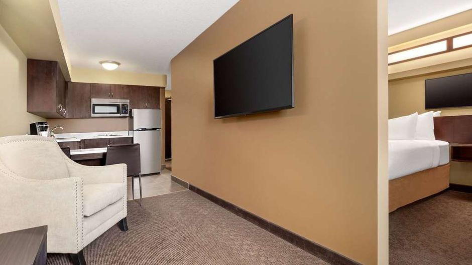 Microtel Inn & Suites by Wyndham Weyburn Suite