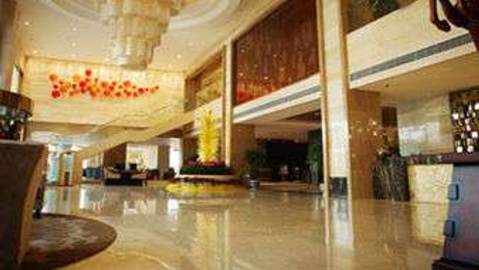 Ramada Plaza Weifang Lobby