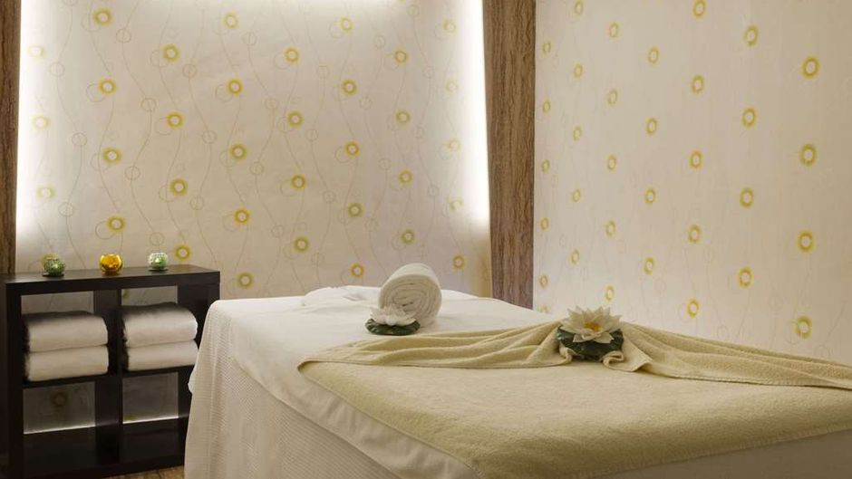 Ramada Abu Dhabi Corniche Spa