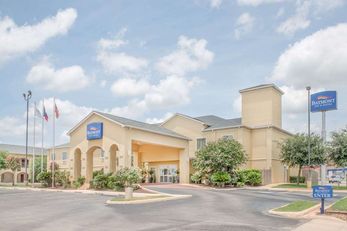 Baymont Inn & Suites Pearsall