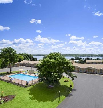 Super 8 Brockville