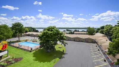Super 8 Brockville