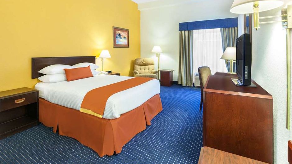 Wyndham Garden Monterrey Norte Room