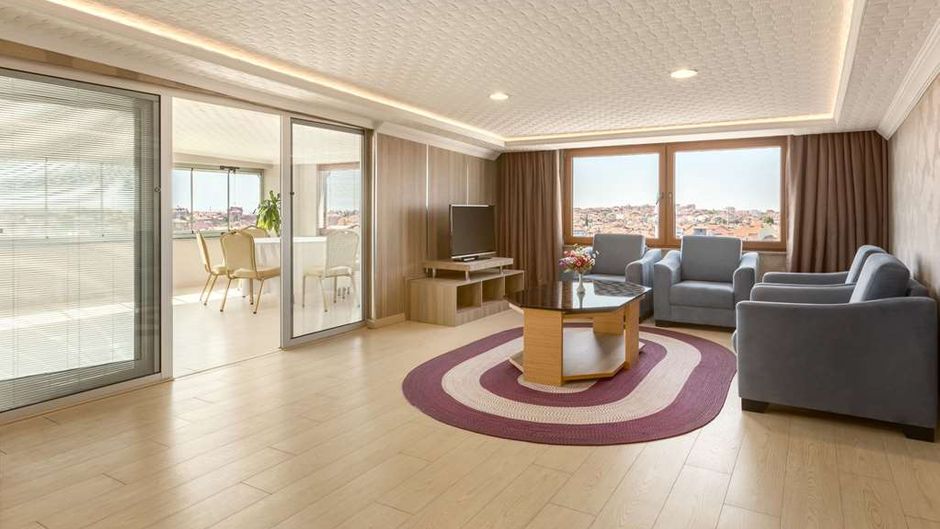 Ramada by Wyndham Usak Suite