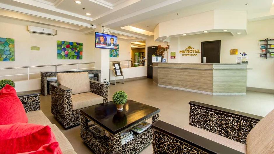 Microtel by Wyndham South Forbes Lobby