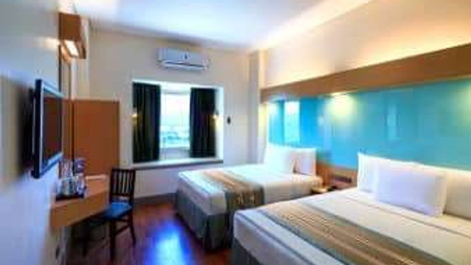 Microtel by Wyndham South Forbes Room