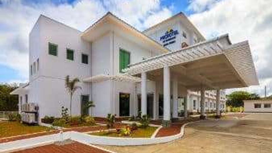 Microtel by Wyndham South Forbes Exterior