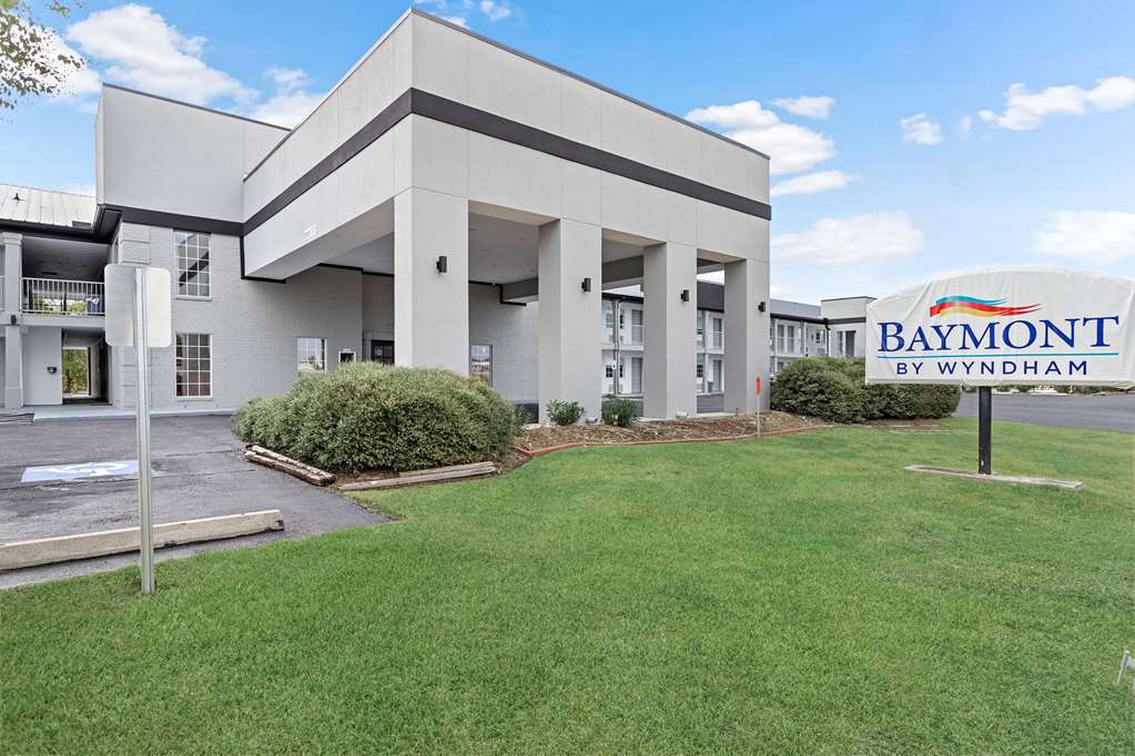 Baymont by Wyndham Beaumont First Class Beaumont TX Hotels