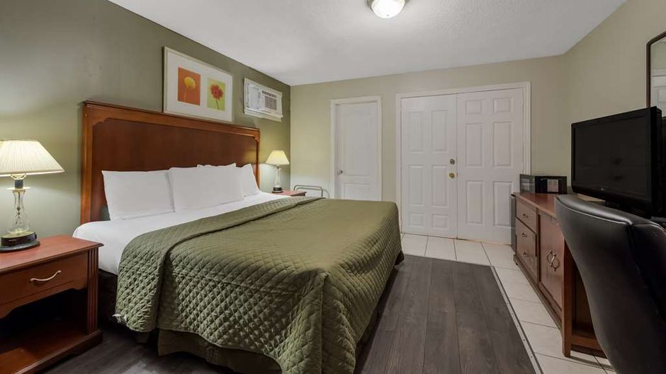 Knights Inn Burlington Room