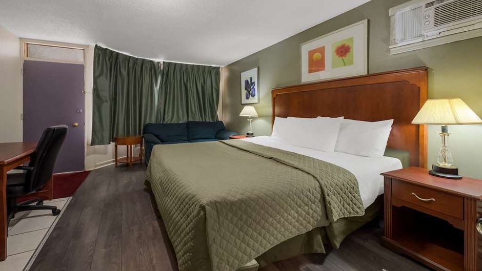 Knights Inn Burlington Room