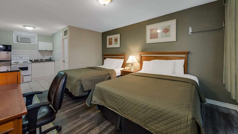Knights Inn Burlington Suite