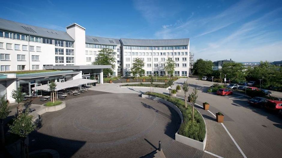 Ramada by Wyndham Dresden Exterior