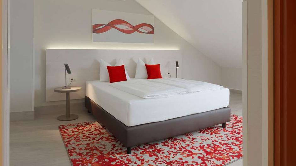 Ramada by Wyndham Dresden Suite