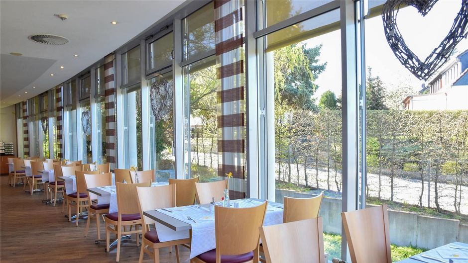 Ramada by Wyndham Dresden Restaurant