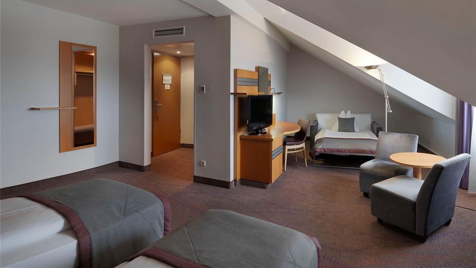 Ramada by Wyndham Dresden Suite