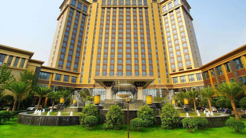 Wyndham Grand Plaza Royale Palace Exterior