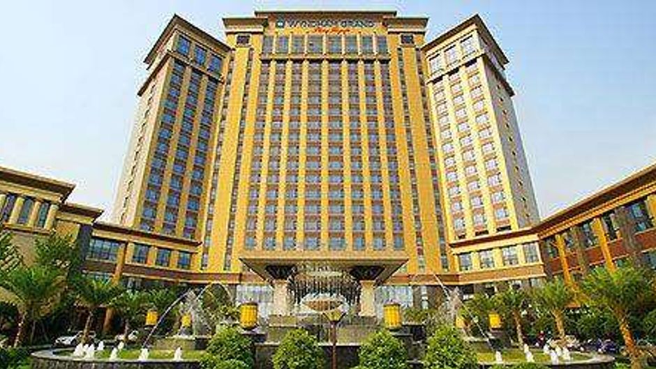 Wyndham Grand Plaza Royale Palace Exterior