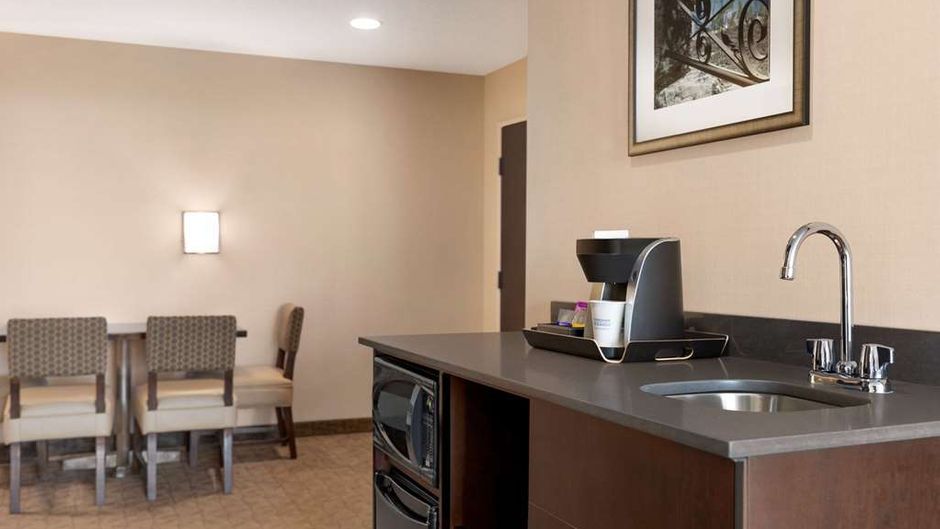 Wyndham Garden Niagara Falls Fallsview Suite