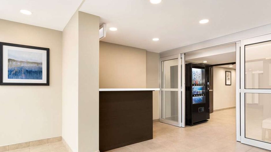 Wyndham Garden Niagara Falls Fallsview Lobby