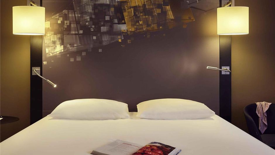 Mercure Bassin du Commerce Room